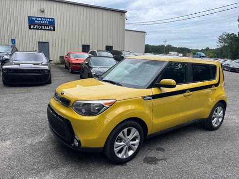 Used 2016 Kia Soul + FWD image 2