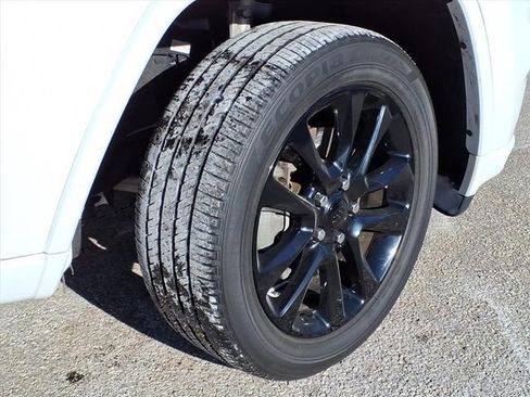Used 2022 Jeep Grand Cherokee Laredo X AWD/4WD image 4