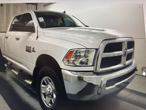 Used 2018 RAM 2500 SLT w/ Cold Weather Group image 4