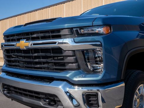 New 2026 Chevrolet Silverado 2500 LT image 10