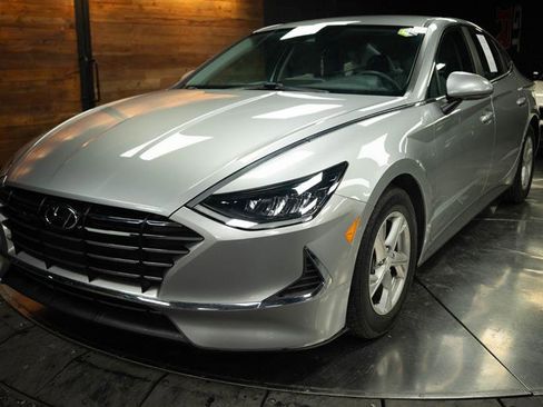 Used 2020 Hyundai Sonata SE FWD image 2