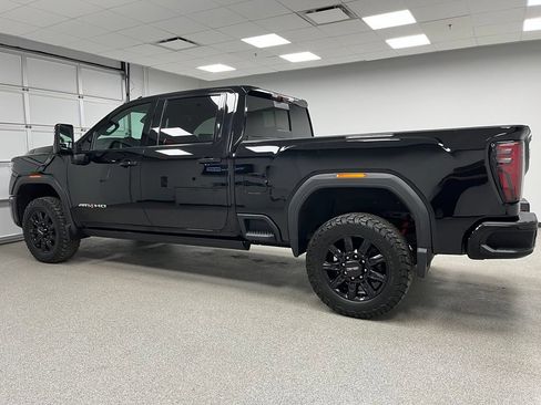 Used 2024 GMC Sierra 3500 AT4 w/ Technology Package AWD/4WD image 6