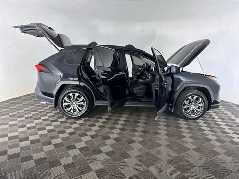 Used 2022 Toyota RAV4 XLE Premium AWD/4WD image 16