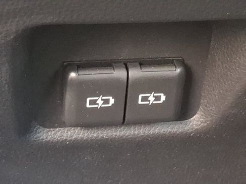 Used 2025 Toyota RAV4 XLE AWD/4WD image 11