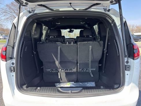 New 2026 Chrysler Pacifica Select image 34