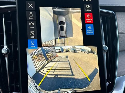 New 2026 Volvo XC90 B6 Plus image 17