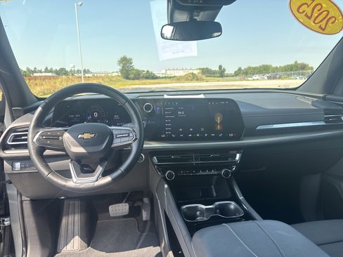 Used 2025 Chevrolet Traverse LT image 10