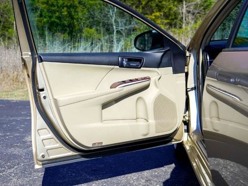 Used 2012 Toyota Camry XLE w/ Leather Pkg image 20