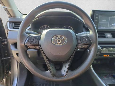 Used 2019 Toyota RAV4 XLE FWD image 11