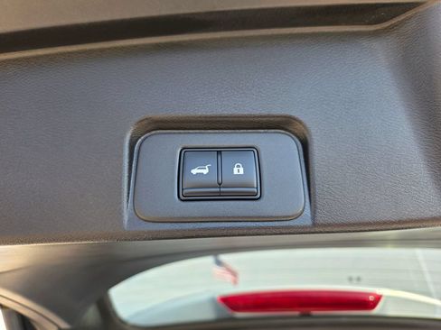 Used 2025 Nissan Rogue SV AWD/4WD image 23