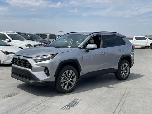 Used 2023 Toyota RAV4 XLE Premium image 4