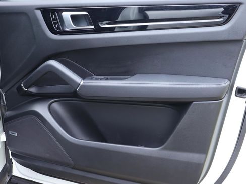 Used 2021 Porsche Cayenne image 19