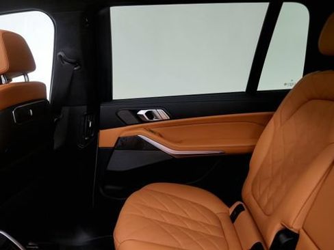 Used 2024 BMW X7 xDrive40i w/ M Sport Package AWD/4WD image 45
