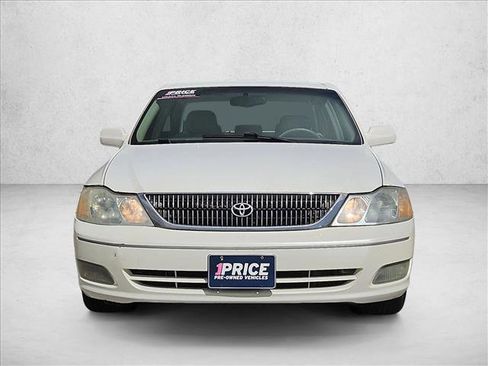 Used 2001 Toyota Avalon XLS FWD image 2