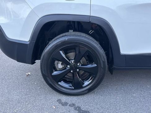 Used 2019 Jeep Cherokee Latitude Plus image 21