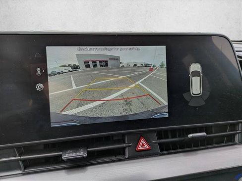 Used 2023 Kia Sportage EX AWD/4WD image 13