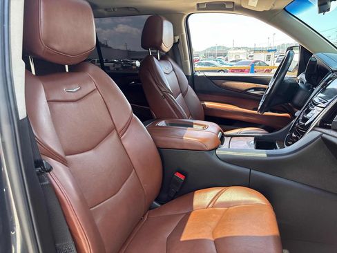 Used 2020 Cadillac Escalade Luxury AWD/4WD image 34