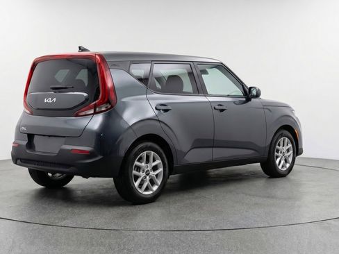 Used 2025 Kia Soul LX w/ LX Technology Package image 9