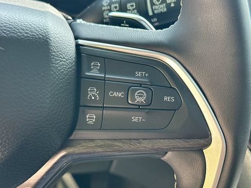 Used 2026 Jeep Grand Cherokee Limited AWD/4WD image 31