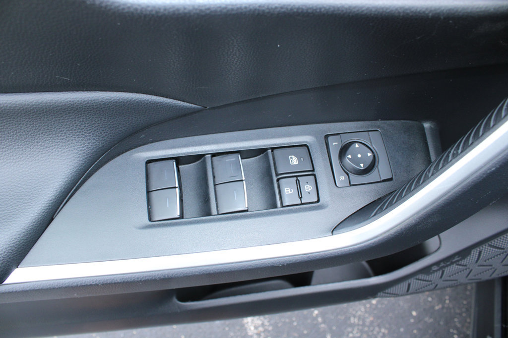 Used 2025 Toyota RAV4 XLE AWD/4WD image 30