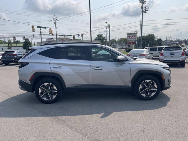 Certified 2025 Hyundai Tucson SEL AWD/4WD image 6