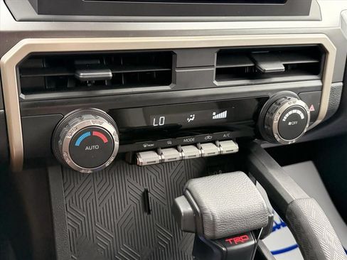 Used 2025 Toyota Tacoma TRD Off-Road AWD/4WD image 20