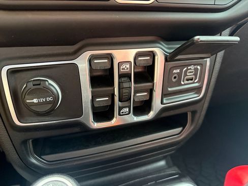 Used 2021 Jeep Wrangler Unlimited Sahara AWD/4WD image 25