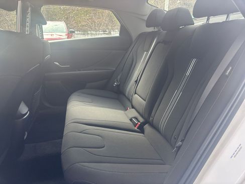 Used 2025 Hyundai Elantra SEL FWD image 38