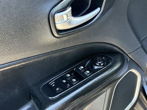 Certified 2019 Jeep Compass Latitude AWD/4WD image 18