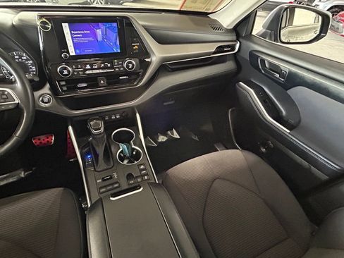 Used 2023 Toyota Highlander L image 11