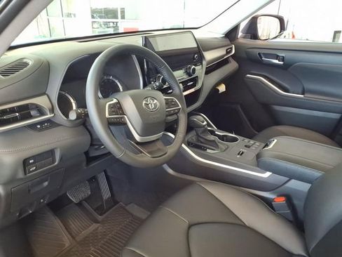 New 2026 Toyota Highlander XLE image 10
