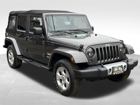 Used 2014 Jeep Wrangler Unlimited Sahara w/ Dual Top Group AWD/4WD image 3