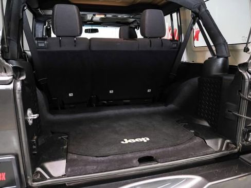 Used 2017 Jeep Wrangler Unlimited Sahara w/ Connectivity Group AWD/4WD image 44