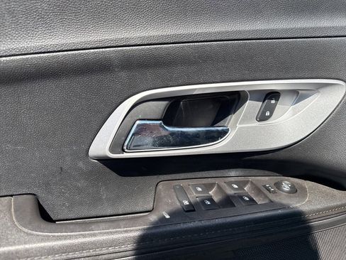 Used 2017 Chevrolet Equinox Premier image 12