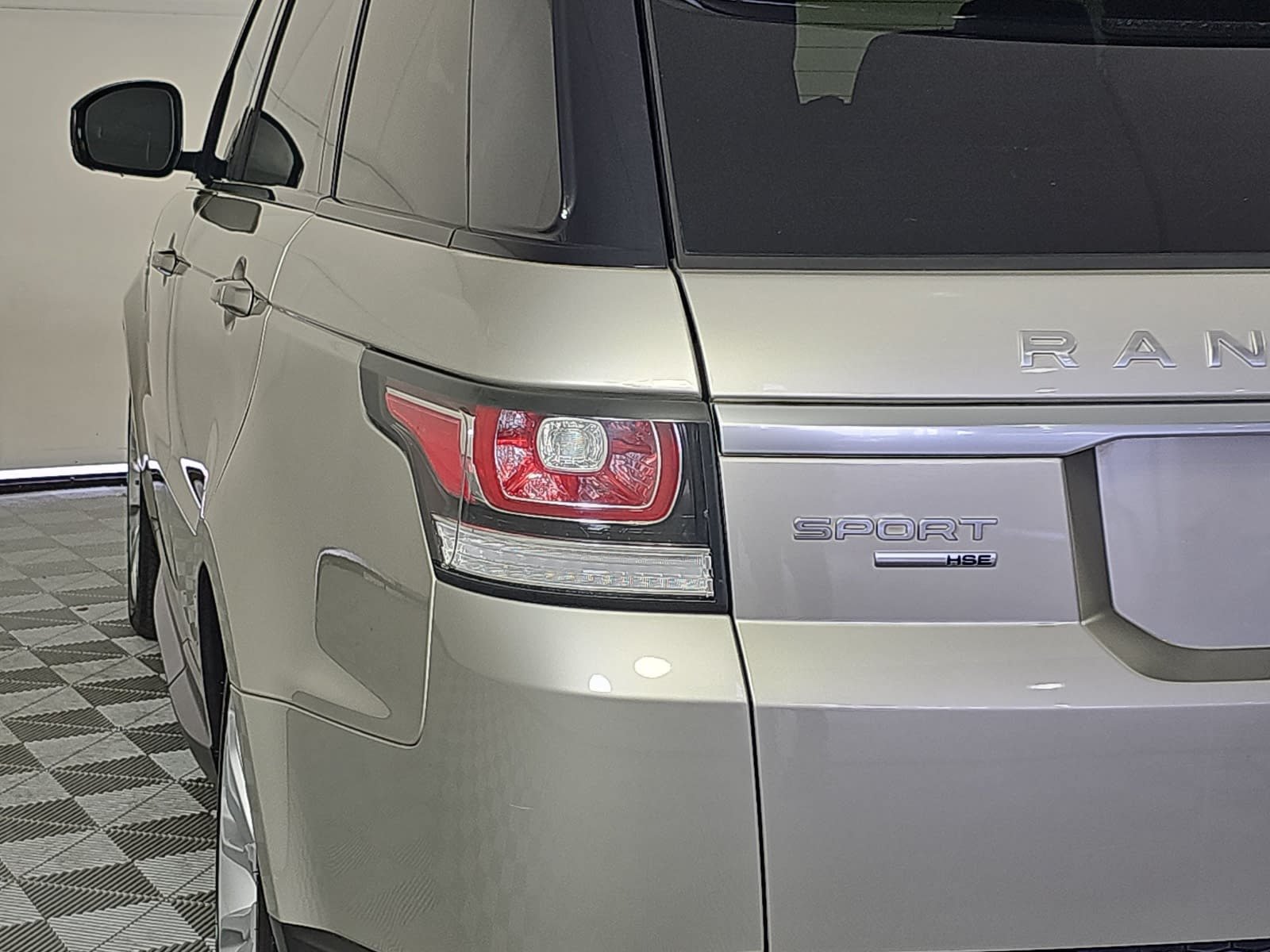 Used 2016 Land Rover Range Rover Sport HSE AWD/4WD image 32