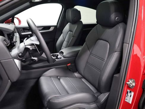 New 2025 Porsche Cayenne Coupe image 5