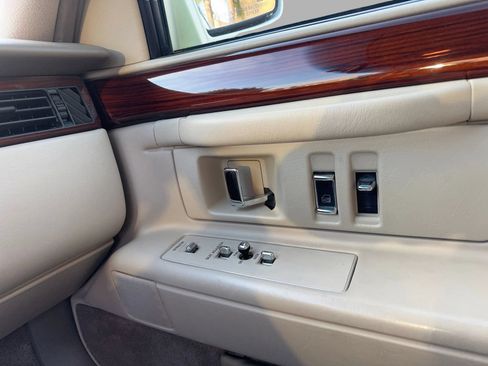 Used 1994 Cadillac De Ville Concours FWD image 24