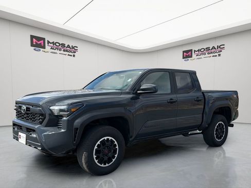 Used 2024 Toyota Tacoma TRD Off-Road image 3