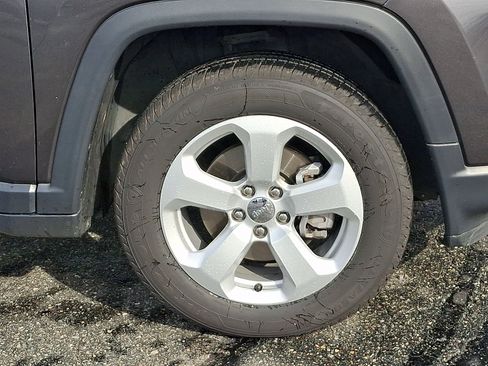 Used 2020 Jeep Compass Latitude w/ Cold Weather Group AWD/4WD image 8