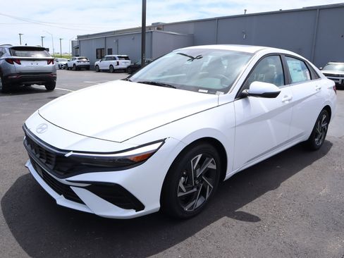 New 2026 Hyundai Elantra Limited FWD image 11
