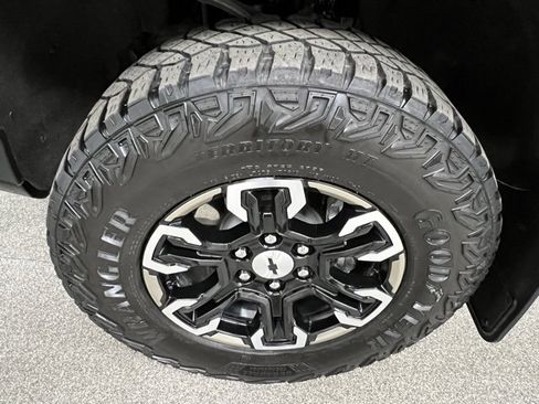 Used 2023 Chevrolet Silverado 1500 ZR2 image 13