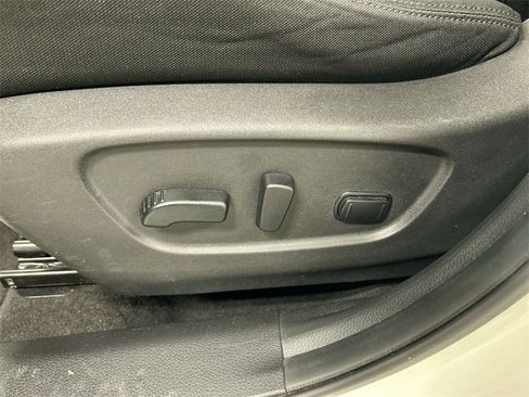 Used 2018 Nissan Rogue SV image 10