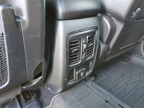 Used 2021 Jeep Grand Cherokee Laredo X image 28