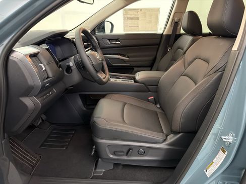 New 2026 Nissan Pathfinder SL w/ SL Premium Package FWD image 14
