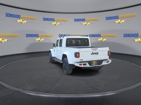 Used 2023 Jeep Gladiator Overland AWD/4WD image 7