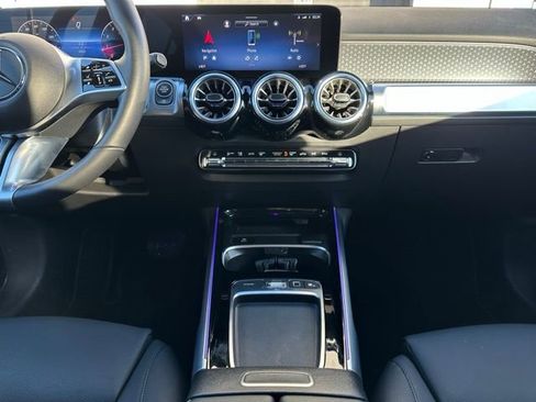 Used 2025 Mercedes-Benz GLB 250 4MATIC image 14