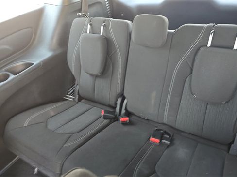 Used 2022 Chrysler Pacifica Touring AWD/4WD image 8