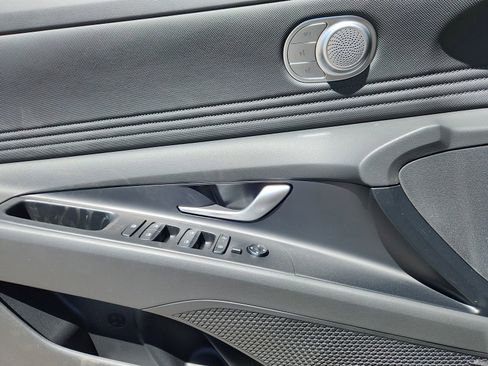 New 2026 Hyundai Elantra Limited FWD image 9
