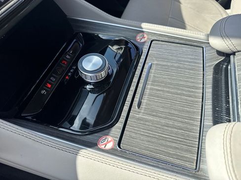 Used 2024 Jeep Wagoneer Series II w/ Flexible Seating Group image 21