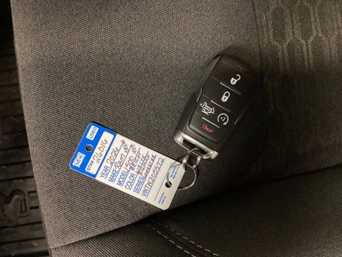 New 2026 RAM 1500 4x4 Crew Cab image 38